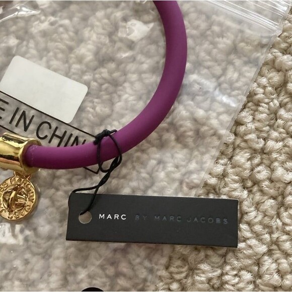 NEW Marc by Marc Jacobs Purple Bracelet with Small Circular Gold Charm NWT - Picture 3 of 6